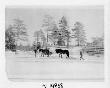 Eivind Kloevfjell Og T Mjaaland Koeyrer Toemmer 1964