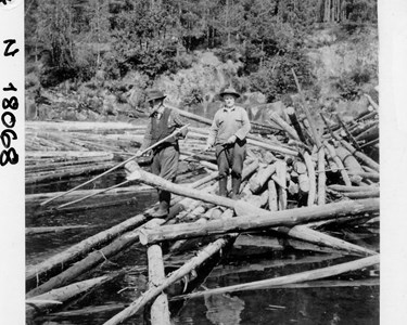 Knut Og Anders Fossen I Kateraaselva 1957