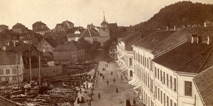 Byvandring Stedsbilder-Arendal-Kirkegaten II - -Pollen-Bilde nr 523 - År 1870